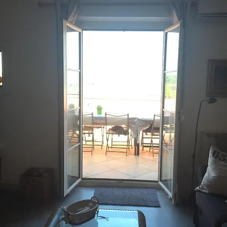 T3 Avec Grande Terrasse Vue Port Et Apartment Hyeres